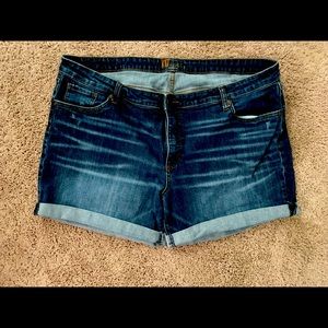 Kut from the Kloth Jean shorts size 22